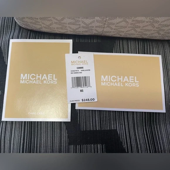 Michael Kors ‘Connie’ Crossbody Camera Bag - Picture 5 of 16